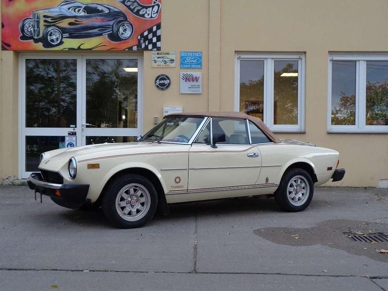 Beige Gebraucht 1982 Fiat 124 Spider Cabrio | 24.250 € - Bild 1/4