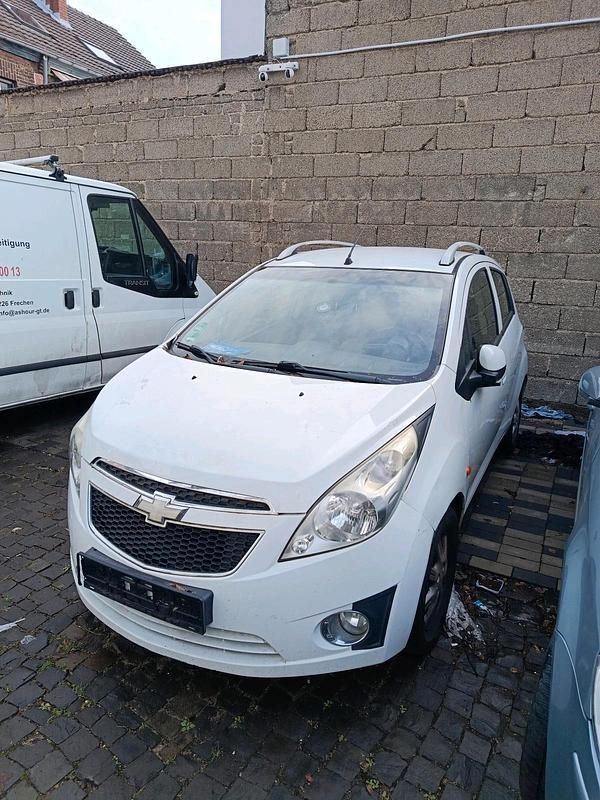 Weiß Gebraucht 2010 Chevrolet Spark Kleinwagen | 1.180 € (Guter Preis) - Bild 1/3