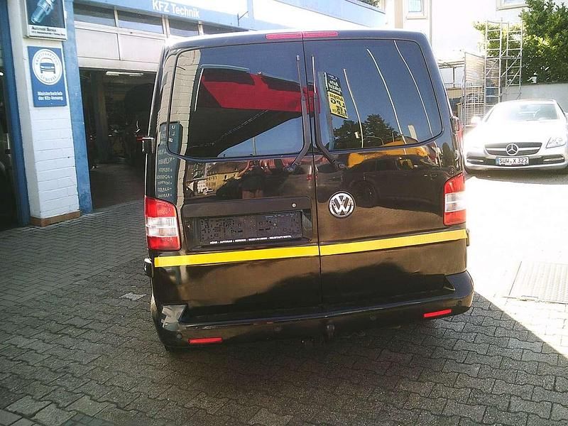Gebraucht VW T5 131 PS (96 kW) 2010 Black magic perleffekt Van