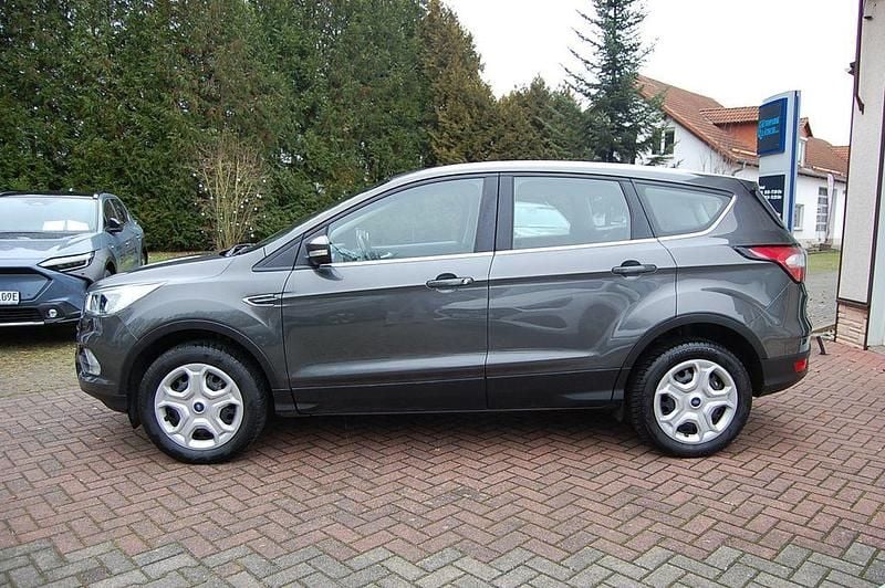 Gebraucht Ford Kuga Trend 120 PS (88 kW) 2017 Grau SUV