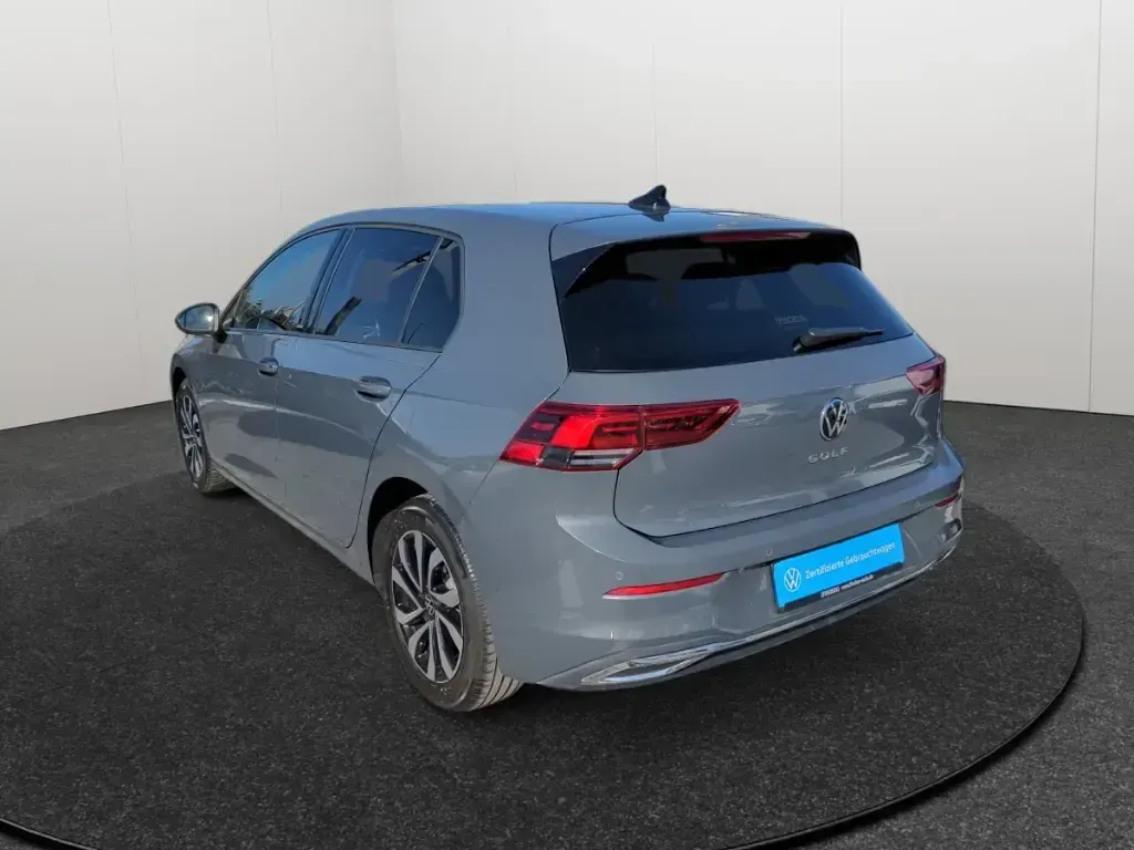 Gebraucht VW Golf VIII Active 150 PS (110 kW) 2021 Grau Limousine