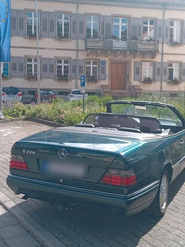 Gebraucht Mercedes E220 150 PS (110 kW) 1995 Grün Cabrio