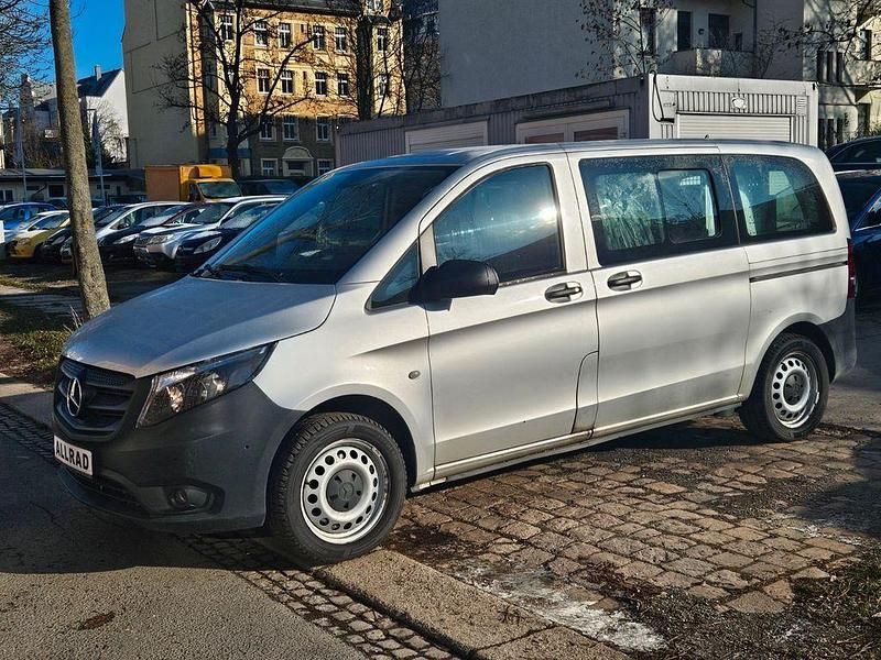 Silber Gebraucht 2020 Mercedes Vito Kombi | 17.000 € (Guter Preis) - Bild 1/4