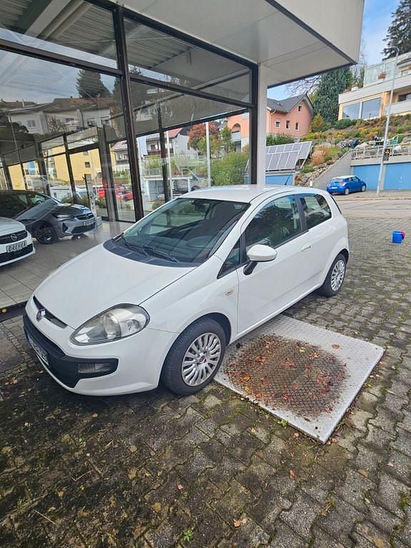 Weiß Gebraucht 2009 Fiat Punto Evo Active Kleinwagen | 2.100 € (Fairer Preis) - Bild 1/4