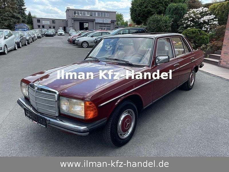 Rot Gebraucht 1982 Mercedes 200 Limousine | 6.499 € - Bild 1/4