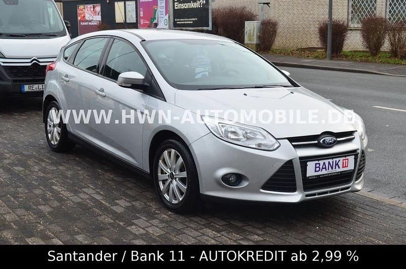 Gebraucht Ford Focus Trend 125 PS (91 kW) 2011 Silber Limousine