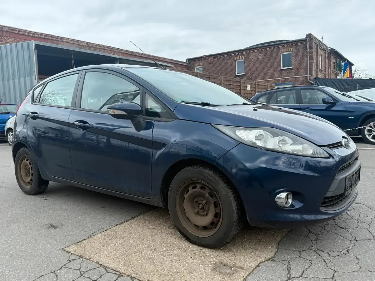 Używany Ford Fiesta 97 KM (71 kW) 2012 Niebieski Hatchback