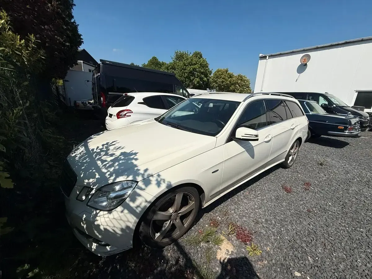Gebraucht Mercedes E300 Avantgarde 231 PS (169 kW) 2012 Weiß Kombi