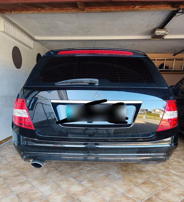 Gebraucht Mercedes C220 170 PS (125 kW) 2014 Schwarz Kombi