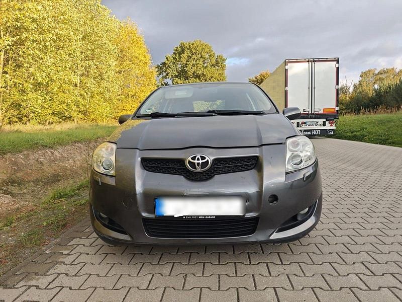 Grau Gebraucht 2007 Toyota Auris Limousine | 1.950 € (Superpreis) - Bild 1/4