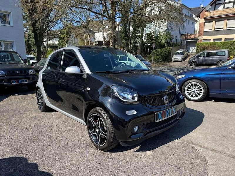 Grau/schwarz Gebraucht 2017 Smart ForFour Prime Kleinwagen | 11.499 € (Fairer Preis) - Bild 1/4