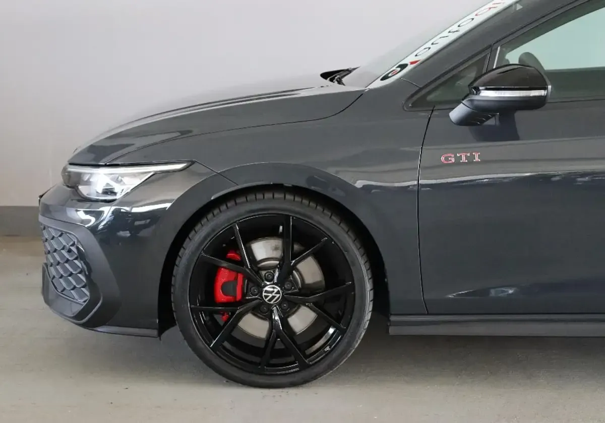 Gebraucht VW Golf VIII GTI 265 PS (194 kW) 2025 Grau Limousine