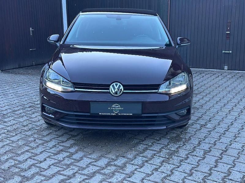 Gebraucht VW Golf VII 110 PS (80 kW) 2017 Violet Limousine
