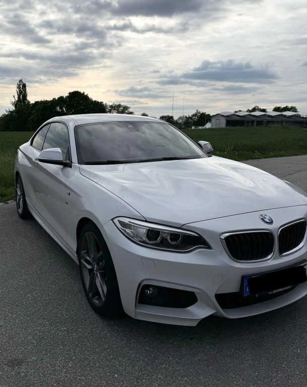 Weiß Gebraucht 2016 BMW 220 M Sport Coupé | 19.490 € (Fairer Preis) - Bild 1/4