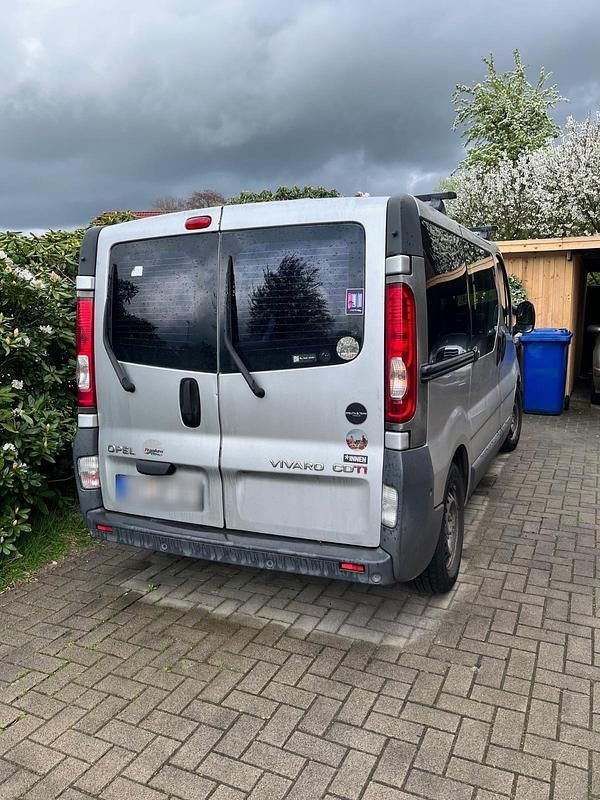 Gebraucht Opel Vivaro 115 PS (84 kW) 2008 Silber Van / Kleinbus