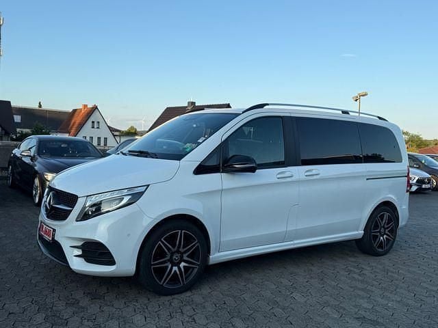 Weiß Gebraucht 2020 Mercedes V300 AMG line Van / Kleinbus | 41.990 € (Superpreis) - Bild 1/4