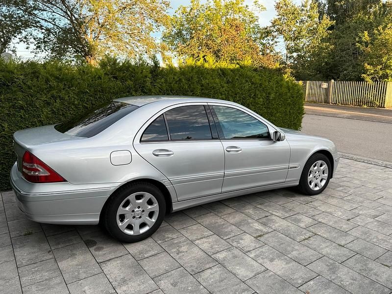 Silber Gebraucht 2006 Mercedes C230 Limousine | 4.000 € - Bild 1/4