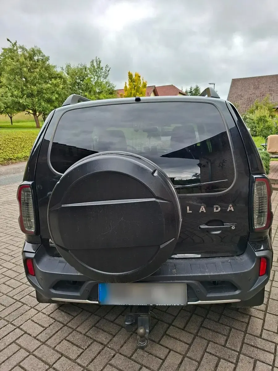Gebraucht Lada niva 80 PS (58 kW) 2022 Schwarz SUV