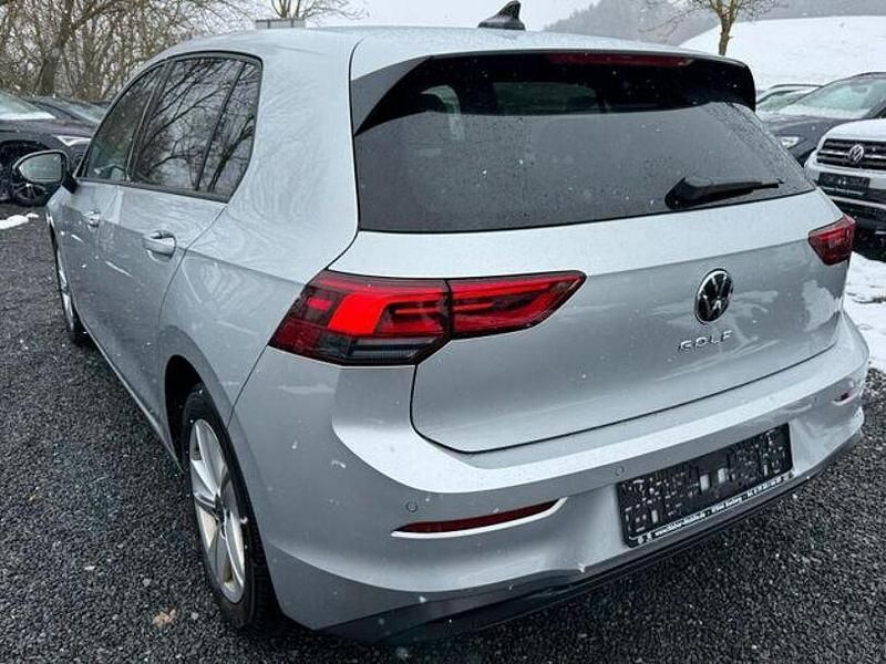 Gebraucht VW Golf VIII Life 150 PS (110 kW) 2023 Silber Limousine