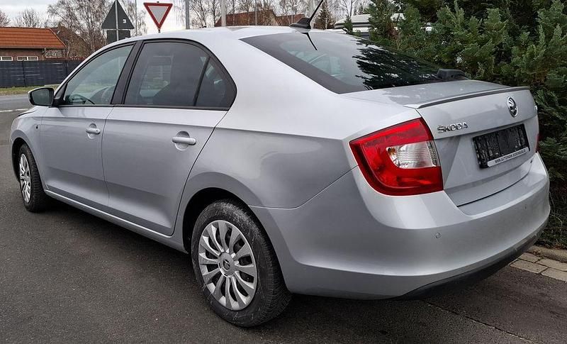 Gebraucht Skoda Rapid Ambition 122 PS (89 kW) 2013 Silber Limousine
