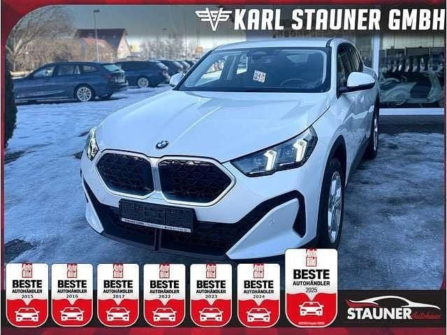 Mineralweiss metallic (metallic) Gebraucht 2024 BMW X2 SUV | 35.480 € (Superpreis) - Bild 1/2