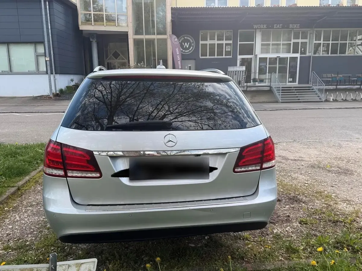 Gebraucht Mercedes E220 170 PS (125 kW) 2016 Silber Kombi