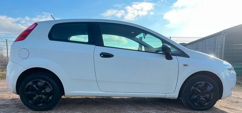 Gebraucht Fiat Punto 64 PS (47 kW) 2009 Weiß Kleinwagen