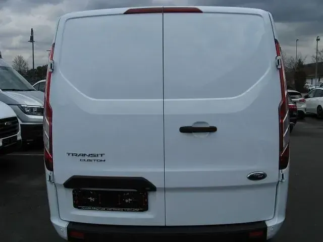 Gebraucht Ford 300 131 PS (96 kW) 2020 Weiß Van / Kleinbus