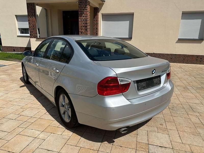 Gebraucht BMW 320 163 PS (119 kW) 2005 Titansilber metallic Limousine