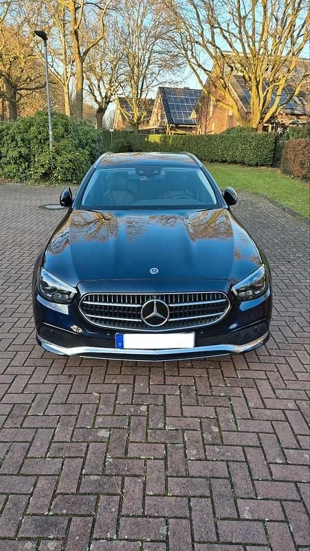 Blau Gebraucht 2020 Mercedes E220 Kombi | 28.000 € (Superpreis) - Bild 1/4