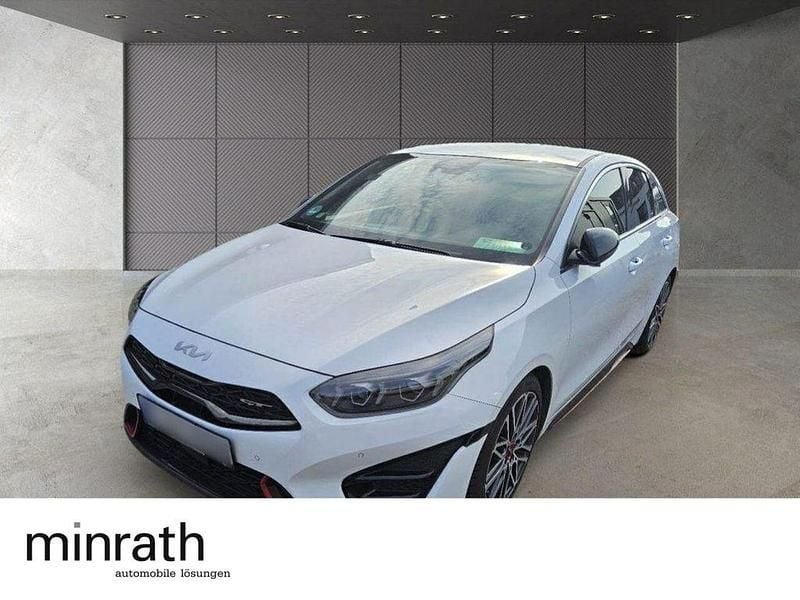 Weiß Gebraucht 2023 Kia ProCeed GT Kleinwagen | 26.860 € (Guter Preis) - Bild 1/4