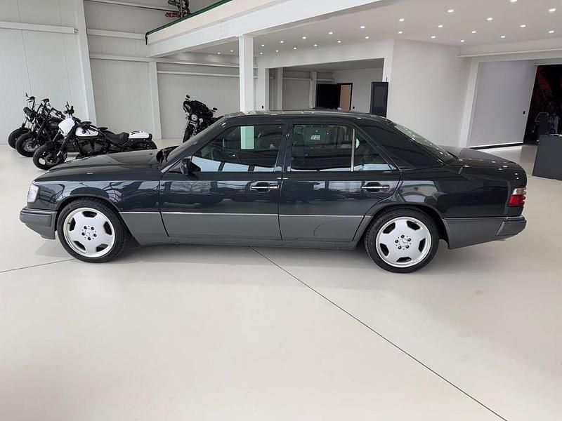 Gebraucht Mercedes E300 AMG 272 PS (200 kW) 1993 Grau Limousine