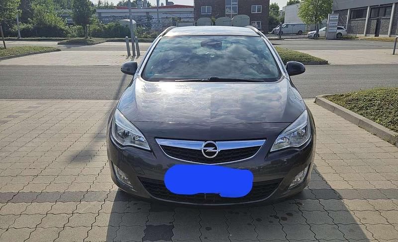 Grau Gebraucht 2011 Opel Astra Design Edition Kombi | 4.500 € (Fairer Preis) - Bild 1/4