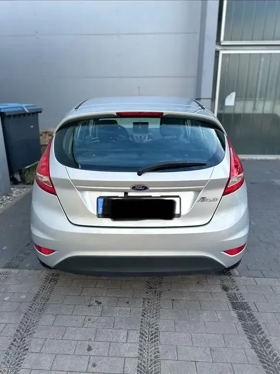 Gebraucht Ford Fiesta Trend 60 PS (44 kW) 2009 Silber Limousine