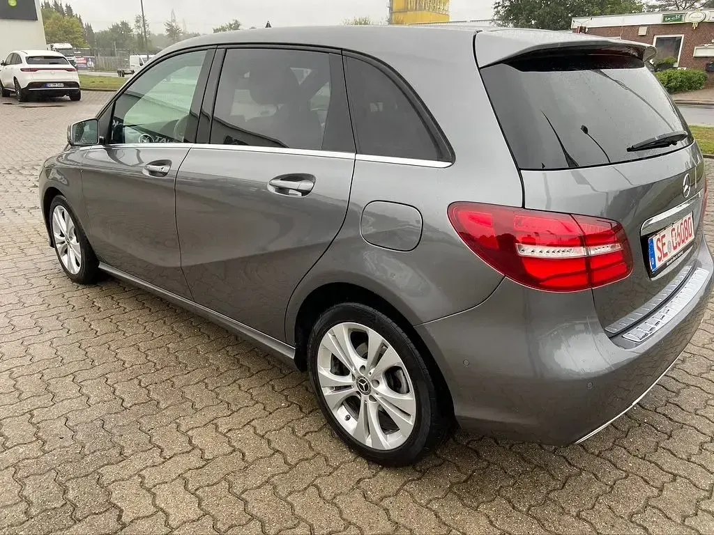 Gebraucht Mercedes B200 Edition 156 PS (114 kW) 2018 Grau Van / Kleinbus