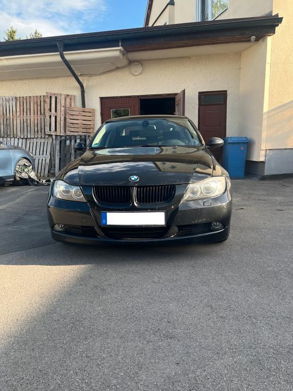 Schwarz Gebraucht 2007 BMW 320 Sport Line Limousine | 6.200 € (Etwas zu teuer) - Bild 1/4