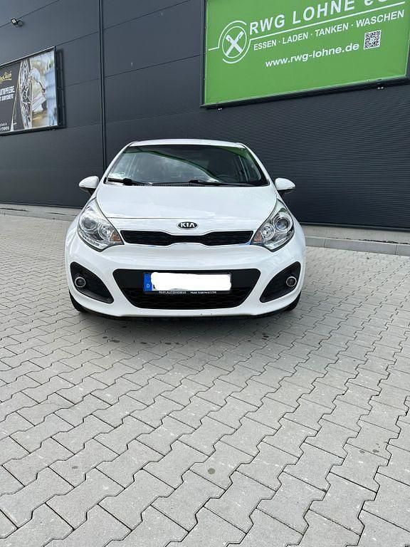 Gebraucht Kia Rio Spirit 86 PS (63 kW) 2012 Weiß Limousine