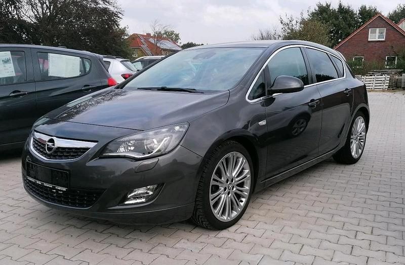 Gebraucht Opel Astra 140 PS (102 kW) 2011 Grau Kleinwagen