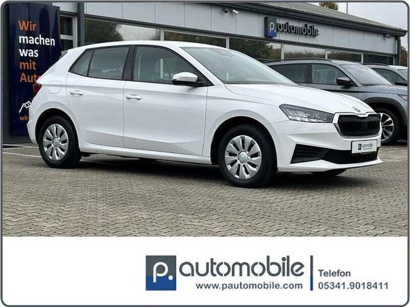 Weiß Gebraucht 2022 Skoda Fabia Active Kleinwagen | 13.590 € (Fairer Preis) - Bild 1/4