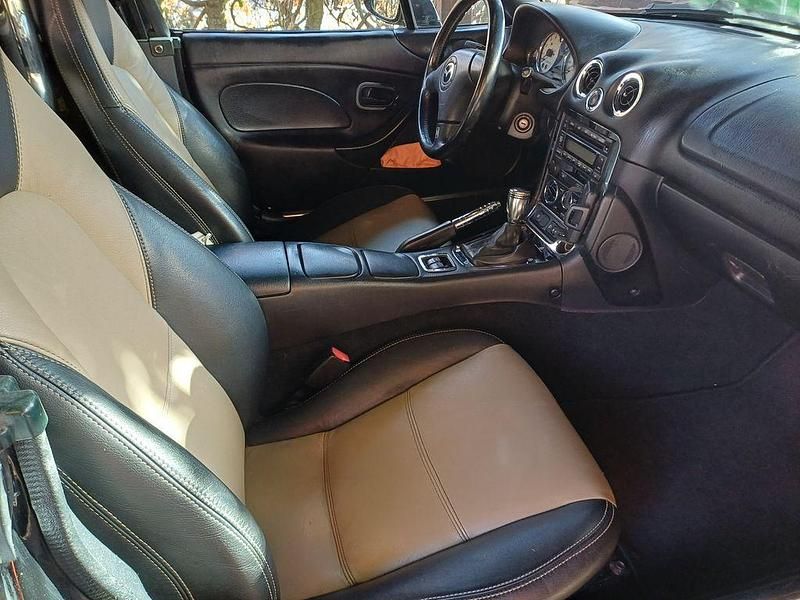 Second-hand Mazda MX5 110 CP (80 kW) 2002 Negru Cabrio