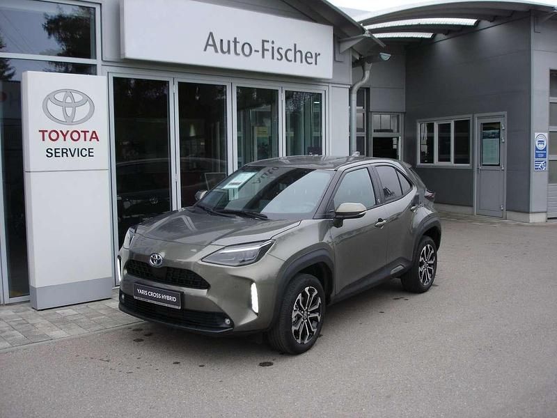 Manganbronze Gebraucht 2024 Toyota Yaris Cross Team SUV | 24.900 € (Superpreis) - Bild 1/4