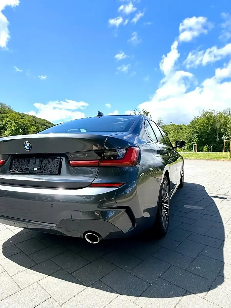 Używany BMW 320 190 KM (139 kW) 2024 Szary Sedan/Limuzyna