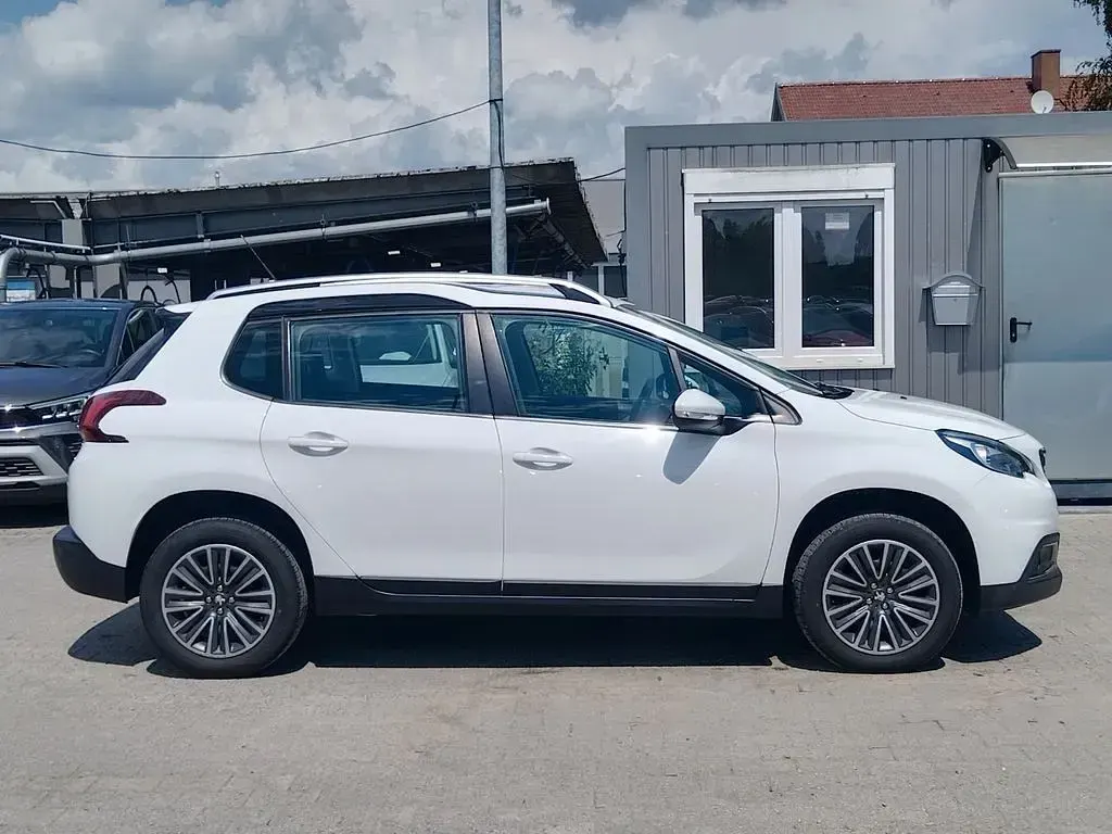 Gebraucht Peugeot 2008 Active 110 PS (80 kW) 2017 Weiß SUV