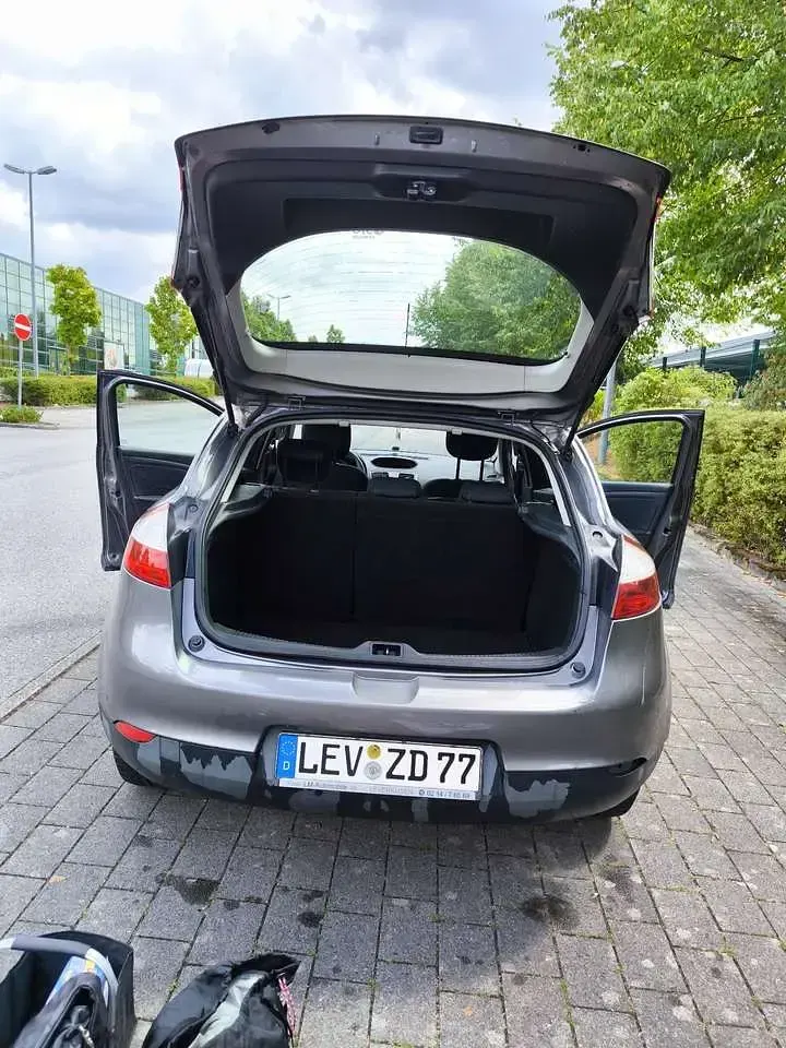 Gebraucht Renault Mégane III Authentique 101 PS (74 kW) 2011 Limousine