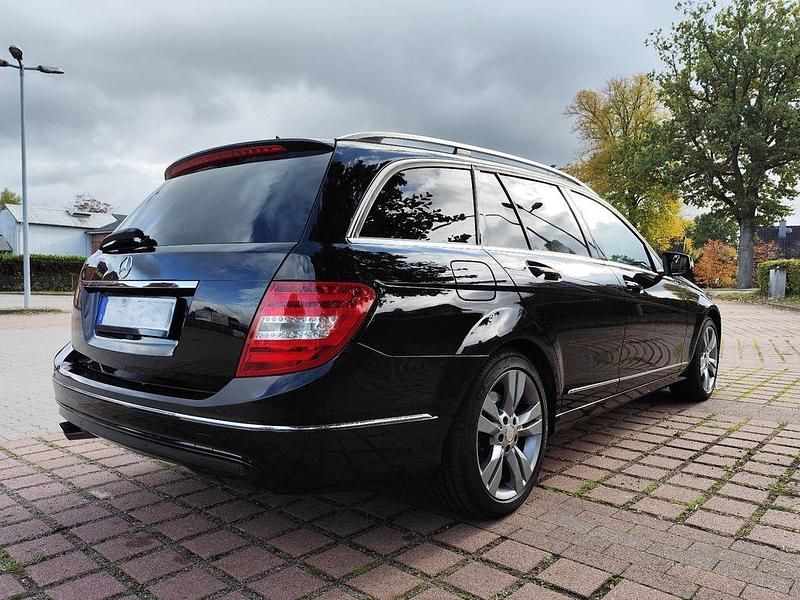 Schwarz Gebraucht 2013 Mercedes C250 Limousine | 13.400 € (Etwas zu teuer) - Bild 1/4