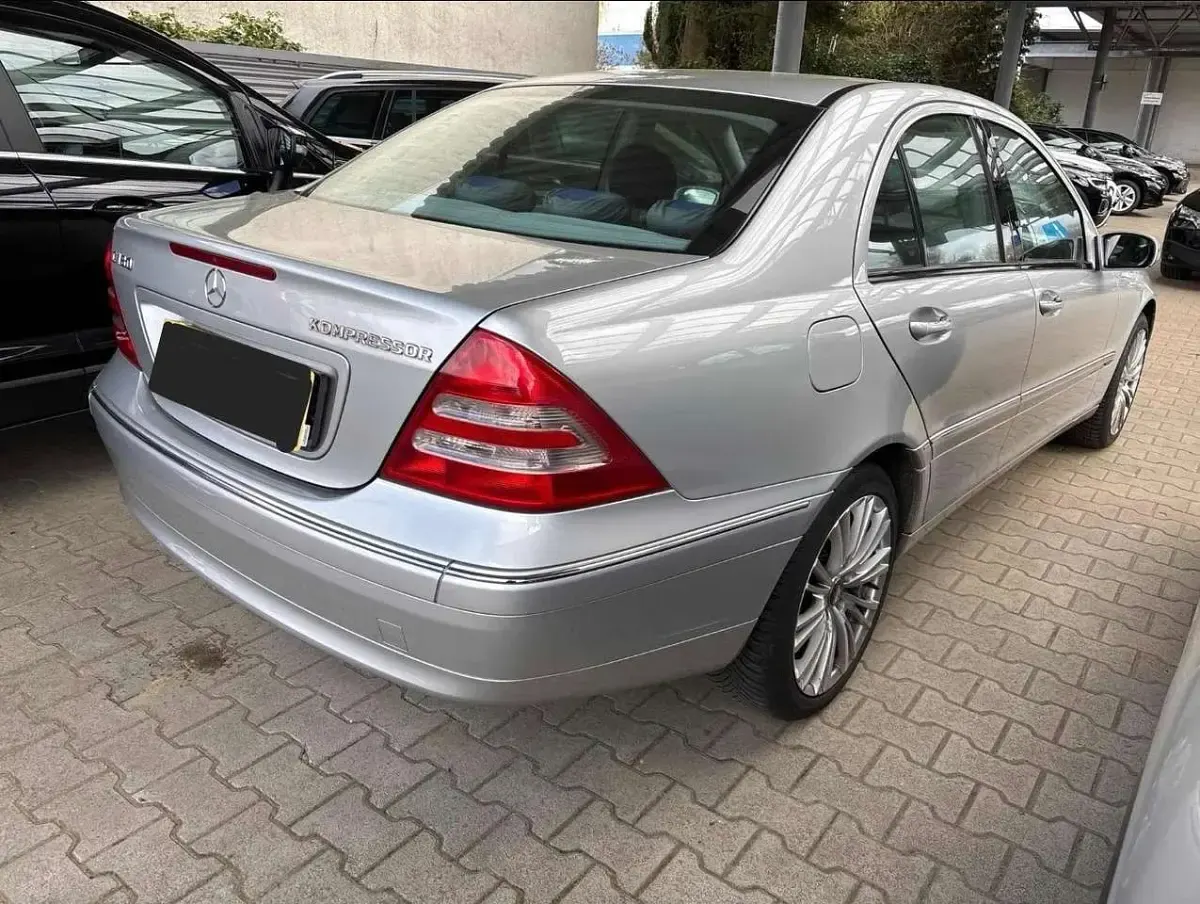 Gebraucht Mercedes C180 143 PS (105 kW) 2003 Silber Limousine