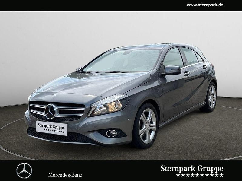 Grau Gebraucht 2013 Mercedes A200 Urban Limousine | 11.490 € (Fairer Preis) - Bild 1/4