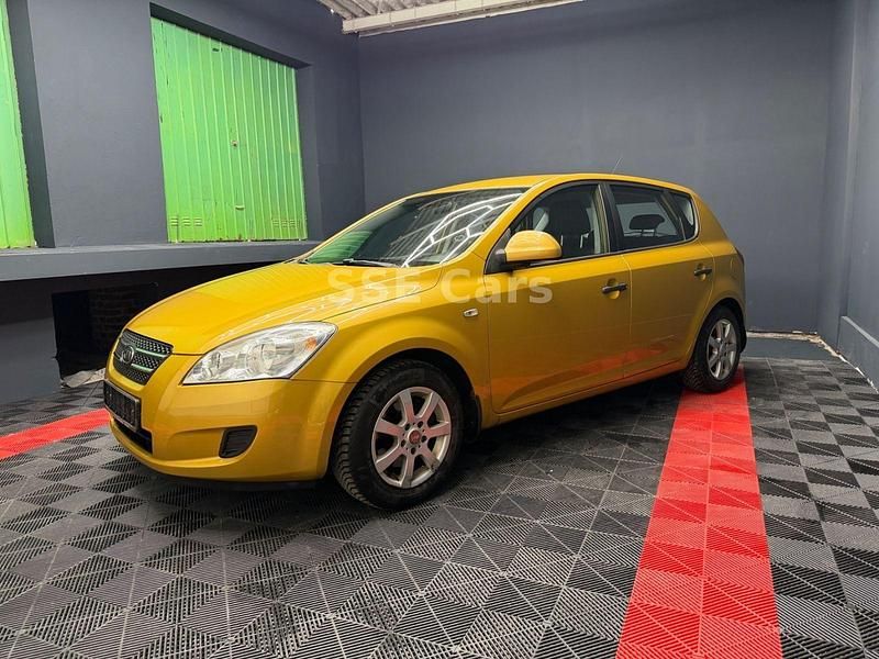 Gebraucht Kia Ceed 109 PS (80 kW) 2009 Gelb Kleinwagen