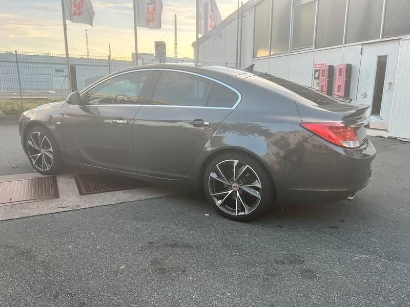 Gebraucht Opel Insignia 220 PS (161 kW) 2009 Grau Limousine