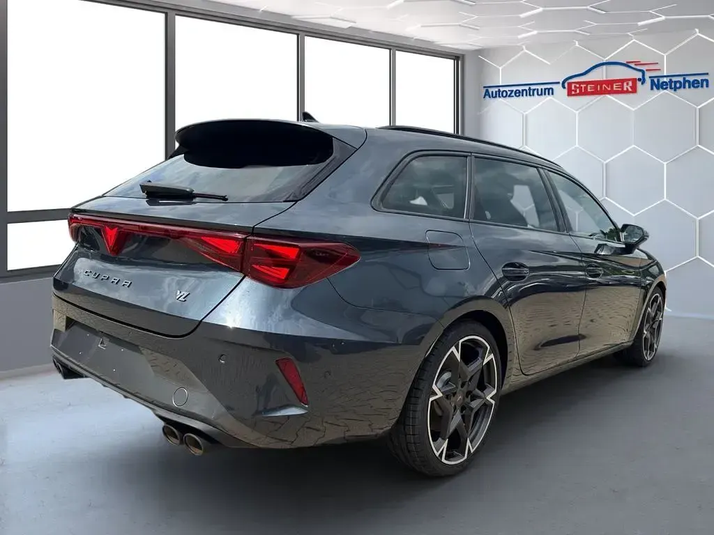 Neu Cupra Leon VZ 333 PS (244 kW) 2025 Grau Limousine